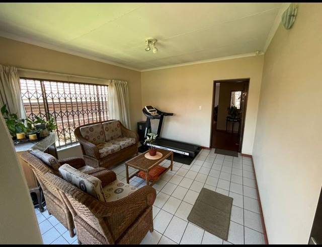 3 BEDROOM HOUSE FOR SALE IN ALBERTVILLE